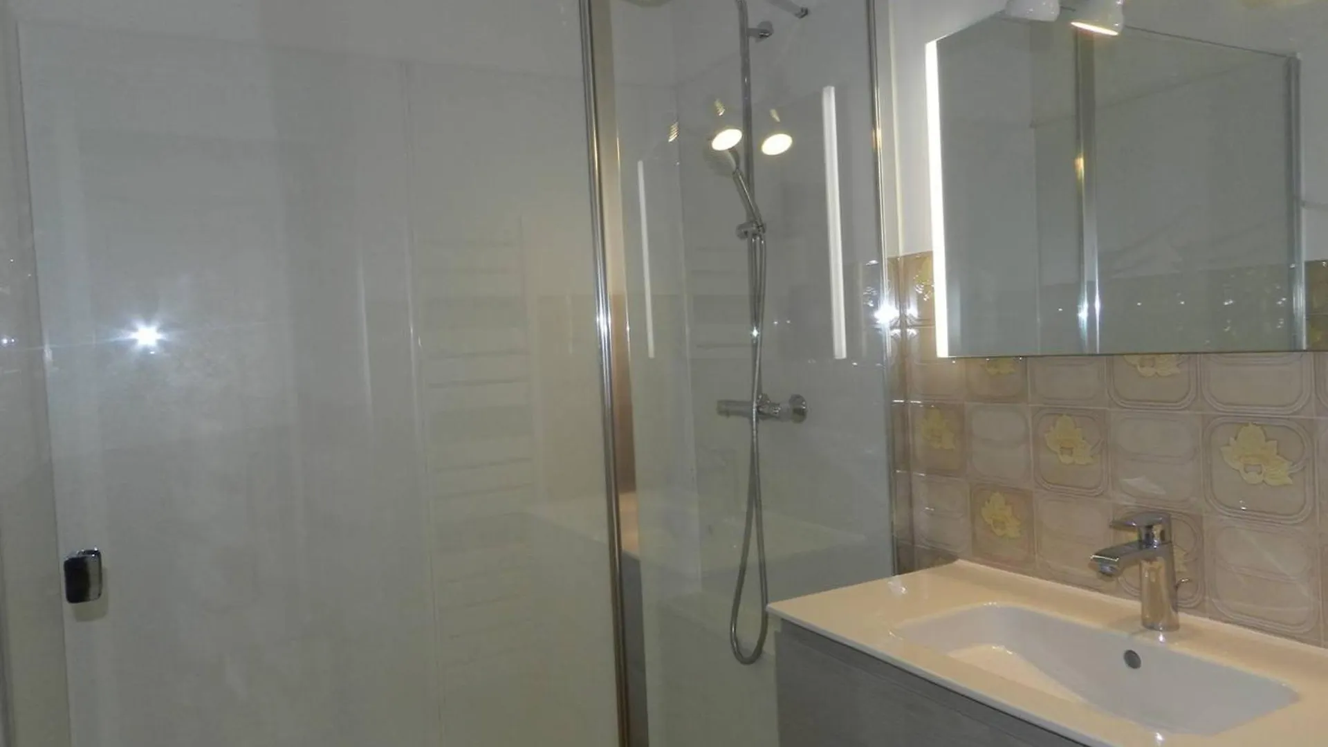 Charmant T2 Avec Jardin, Terrasse Et Parking A Bormes-Les-Mimosas - Fr-1-251-744 프랑스