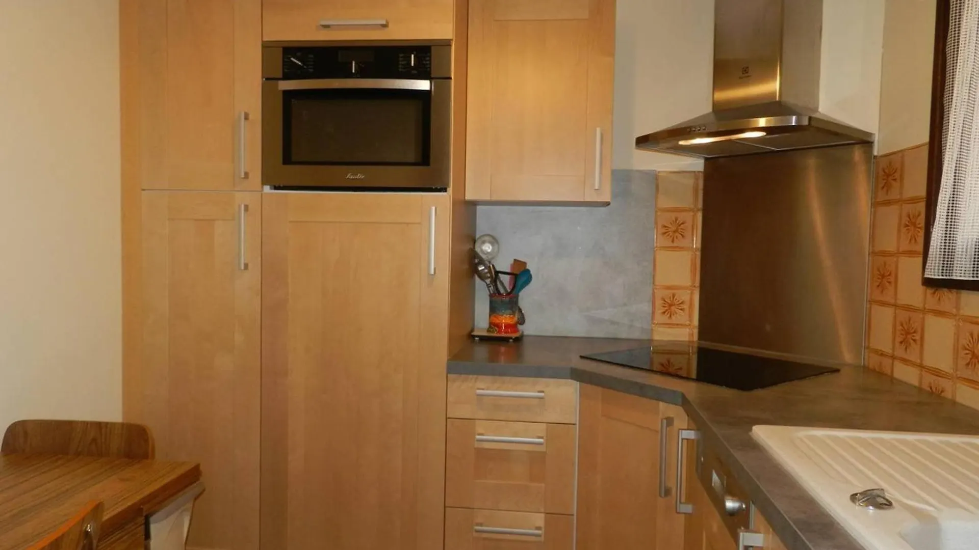 Charmant T2 Avec Jardin, Terrasse Et Parking A Bormes-Les-Mimosas - Fr-1-251-744 0*,  프랑스