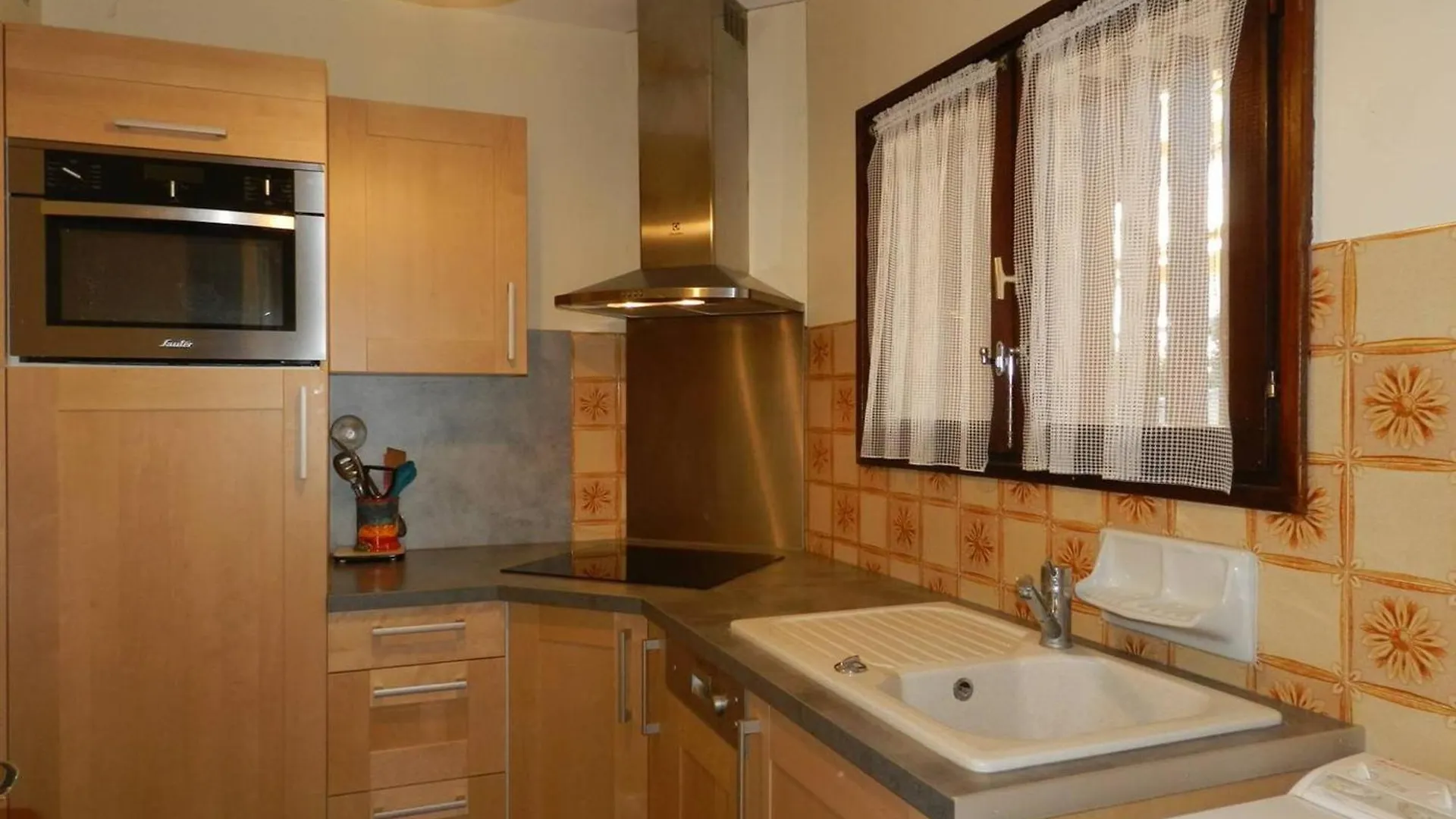 아파트 Charmant T2 Avec Jardin, Terrasse Et Parking A Bormes-Les-Mimosas - Fr-1-251-744