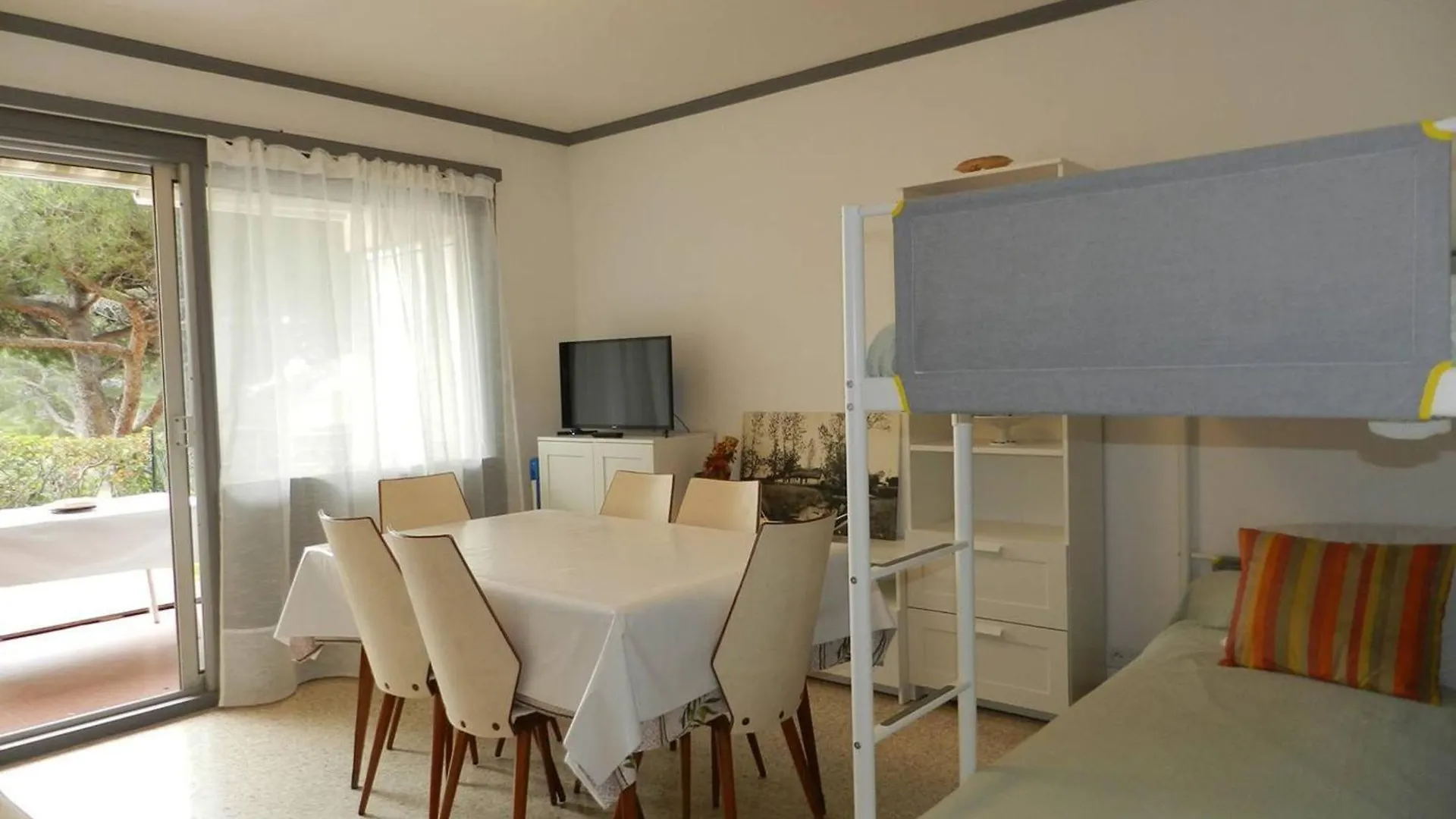 Charmant T2 Avec Jardin, Terrasse Et Parking A Bormes-Les-Mimosas - Fr-1-251-744 아파트