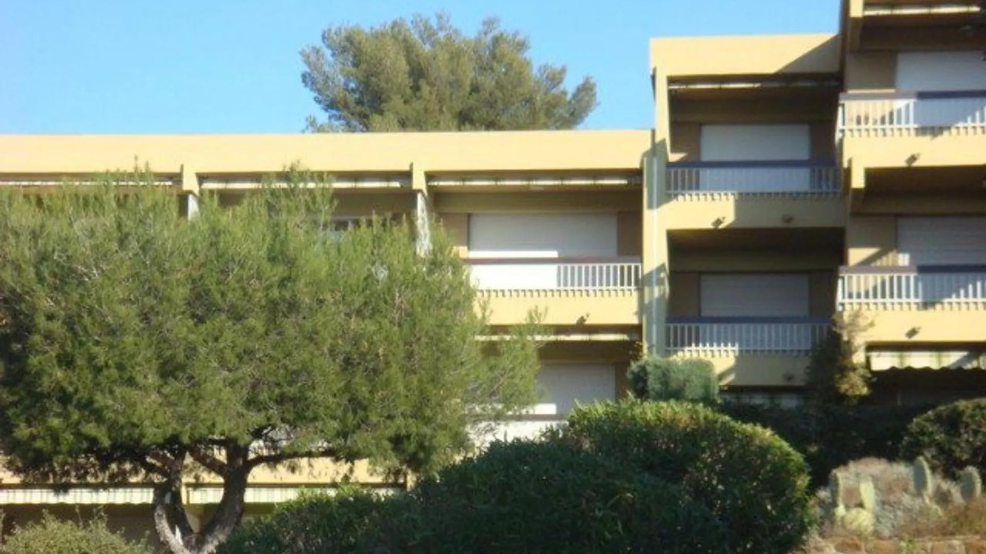 Charmant T2 Avec Jardin, Terrasse Et Parking A Bormes-Les-Mimosas - Fr-1-251-744 0*,